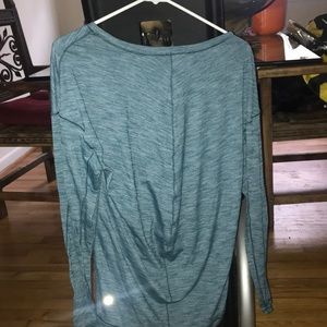 LULULEMON LONG SLEEVE LOOSE FIT - SIZE 10